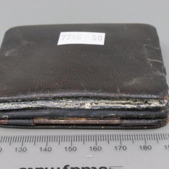 ANTIQUE HAND PAINTED PORCELAIN AND GOLD GILT CLOCK WITH KEY AND CASE - Picture 3 of 8